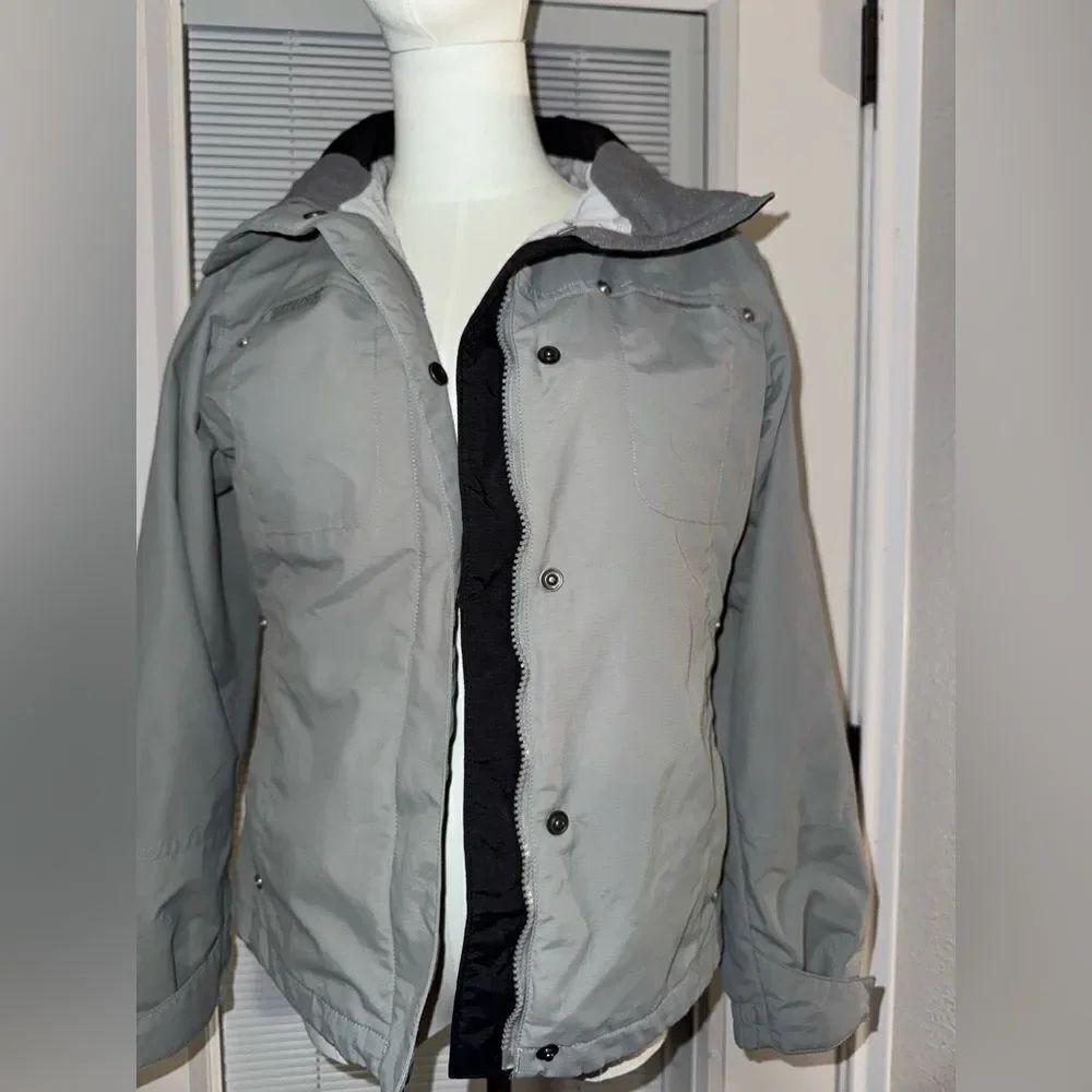 Columbia convert lined lightweight in light grey sz XS